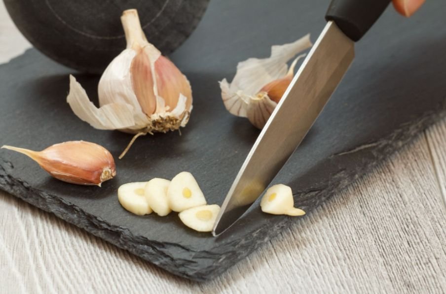 How to Peel Garlic Fast With Two Metal Bowls Like a Pro
