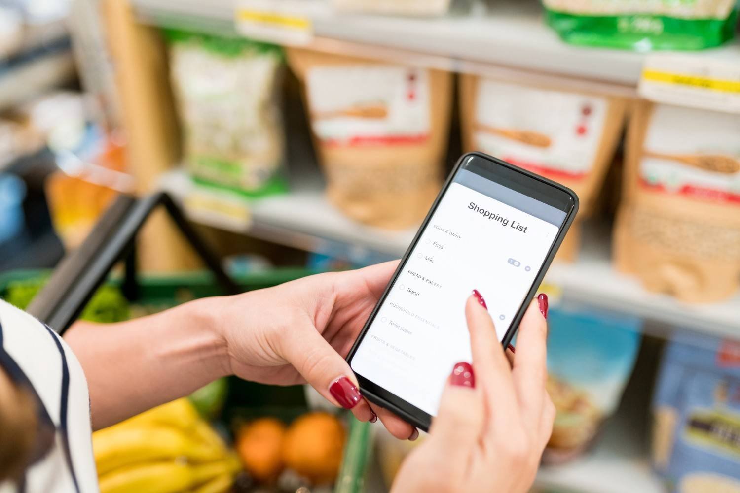 How Do Digital Coupons Fit Into a Smart Grocery Budget Strategy?